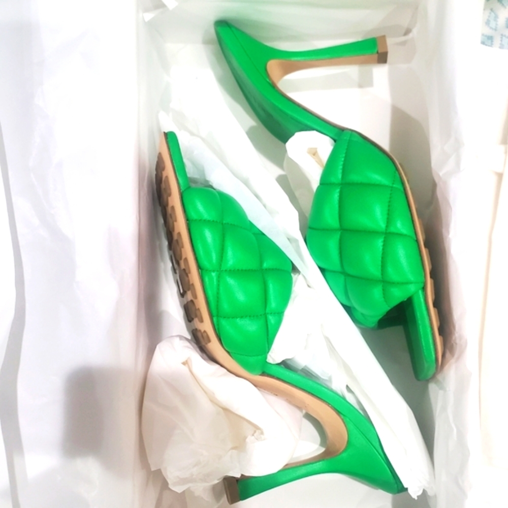 $1200 NWT Bottega Veneta Matelasse Padded Quilted Leather Mule Sandals Heels 37 - Picture 13 of 13